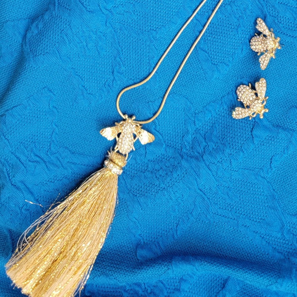 Lilly Pulitzer Beeutiful crystal bee necklace and earrings